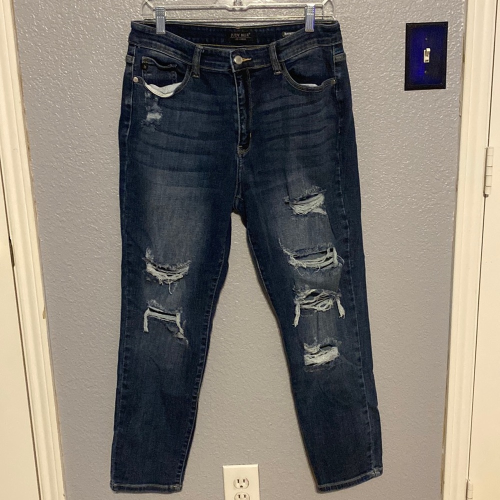 Judy Blue distressed boyfriend fit. Full length, can be rolled.